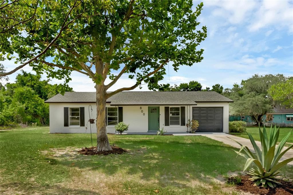 800 MANSFIELD ROAD TAVARES, FL 32778