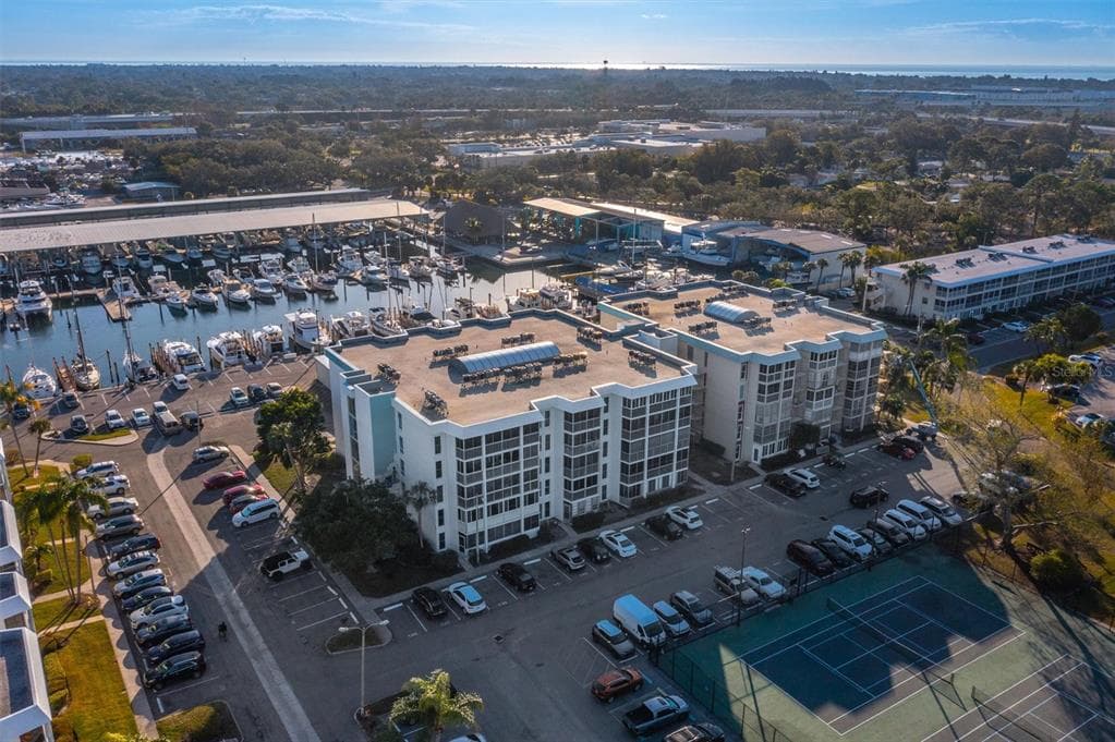 4908 38TH WAY S UNIT 202 ST PETERSBURG, FL 33711