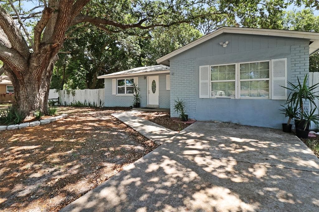 8833 91ST STREET SEMINOLE, FL 33777