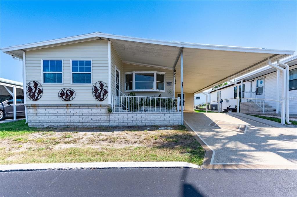 37849 GRANADA AVENUE ZEPHYRHILLS, FL 33541