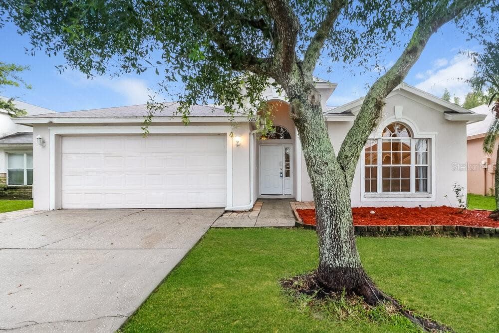 1107 CRIMSON CLOVER LANE WESLEY CHAPEL, FL 33543