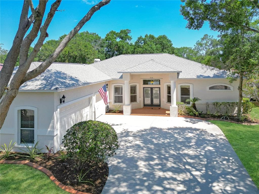 2114 GOLF MANOR BOULEVARD VALRICO, FL 33596