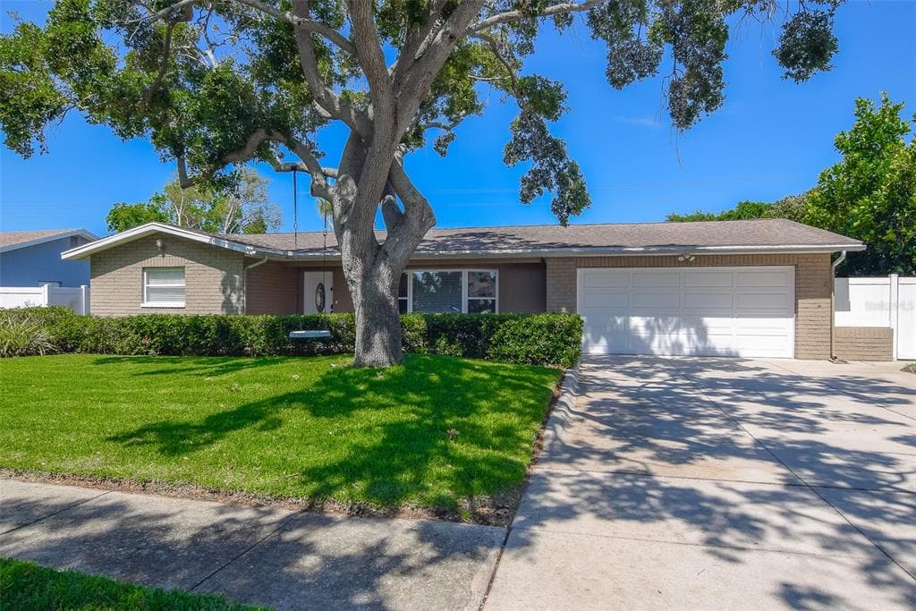 8904 124TH WAY SEMINOLE, FL 33772