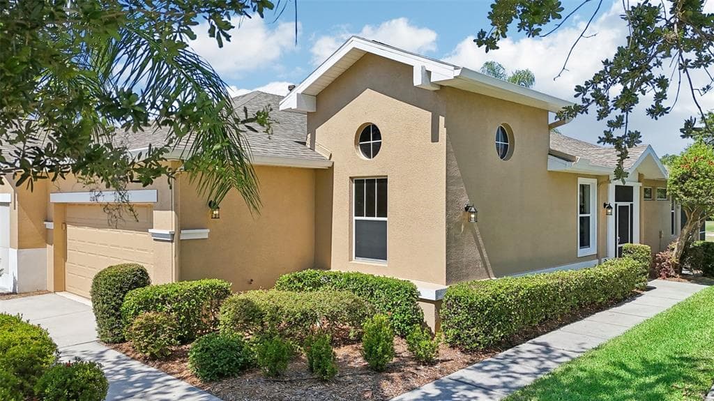 1210 LYNDHURST GREENS DRIVE SUN CITY CENTER, FL 33573