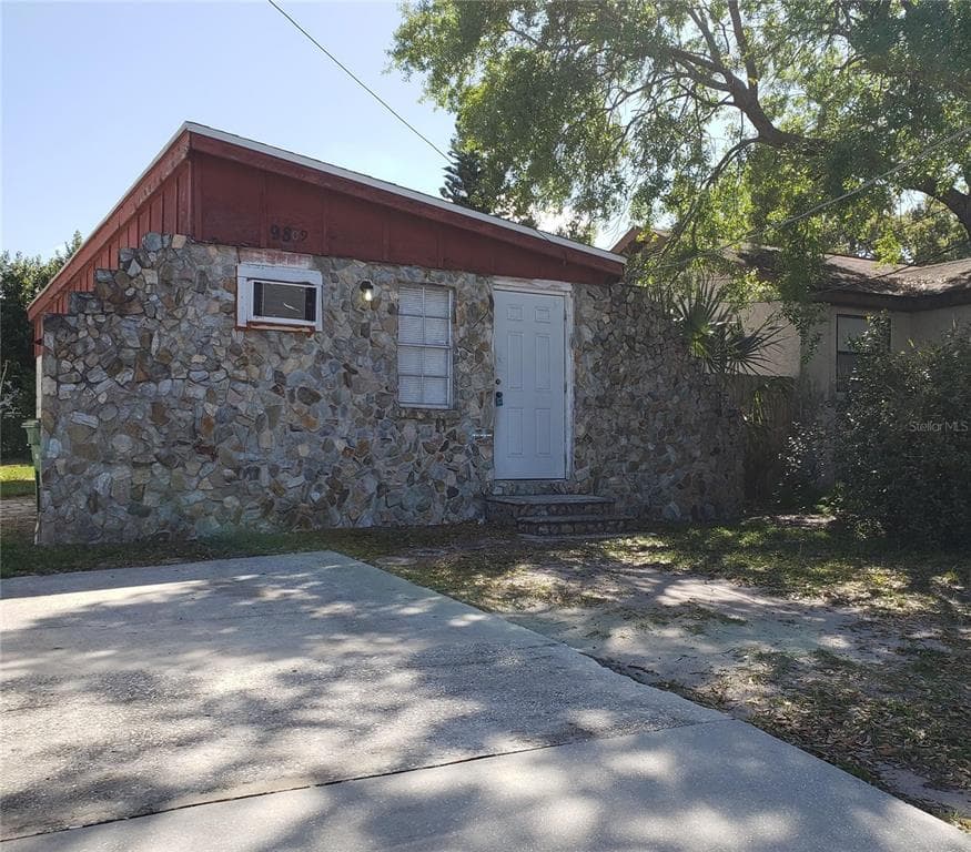 9809 N 46TH STREET TAMPA, FL 33617