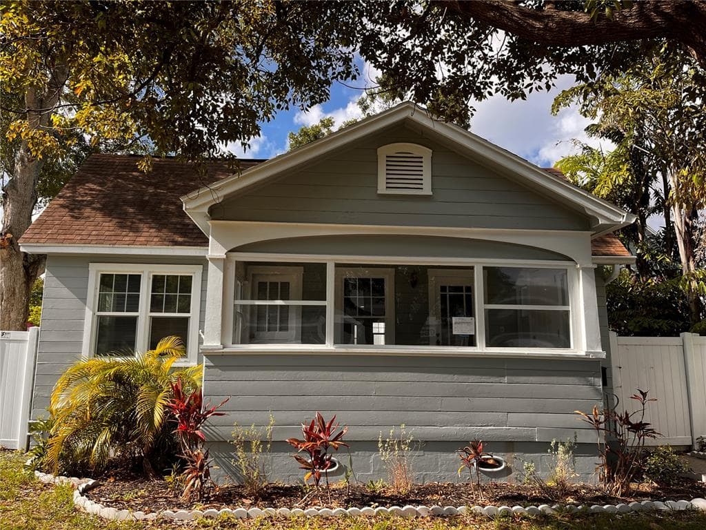 1136 19TH AVENUE N ST PETERSBURG, FL 33704