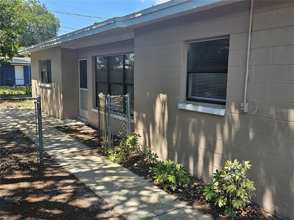 8784 95TH AVENUE SEMINOLE, FL 33777