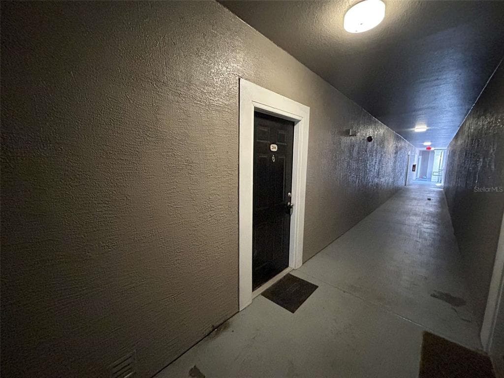 9415 CRESCENT LOOP CIRCLE UNIT 104 TAMPA, FL 33619