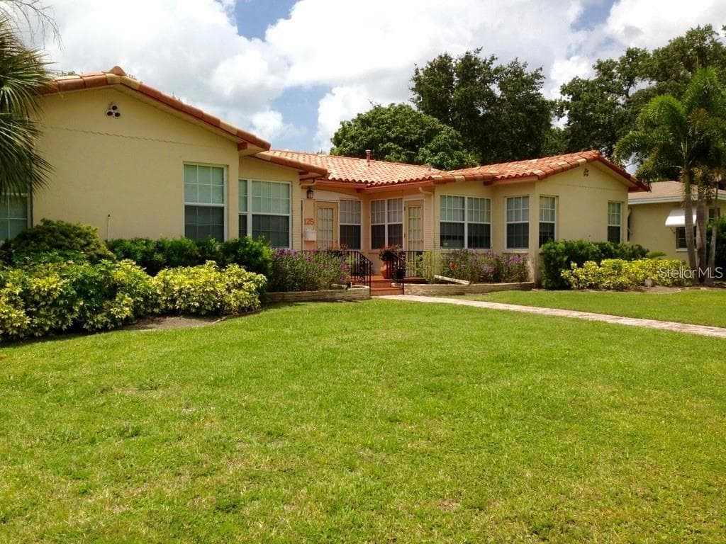 125 RICARDO WAY NE UNIT 1 ST PETERSBURG, FL 33704