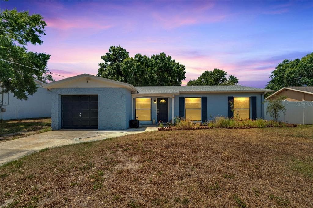 524 FAIRHOPE DRIVE APOLLO BEACH, FL 33572