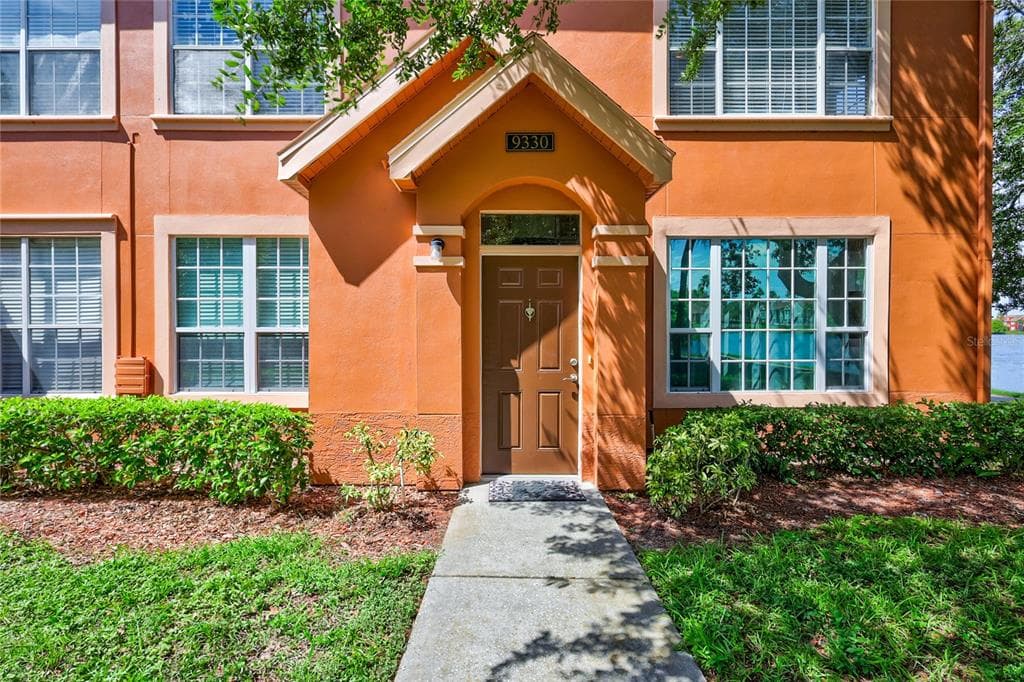 9330 LAKE CHASE ISLAND WAY UNIT 9330 TAMPA, FL 33626