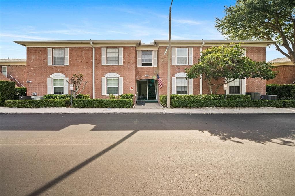 3994 37TH STREET S UNIT 10 ST PETERSBURG, FL 33711