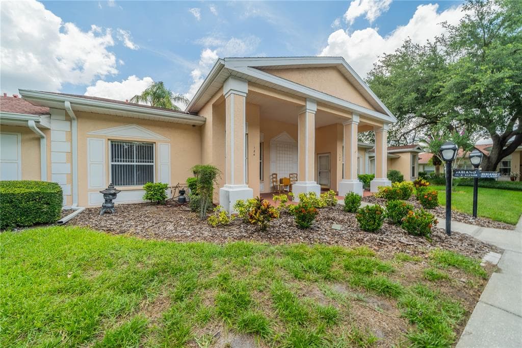 124 KNOLLPOINT DRIVE SUN CITY CENTER, FL 33573