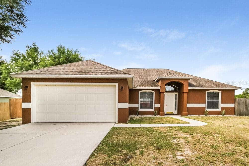 2240 LAKE POINTE CIRCLE LEESBURG, FL 34748