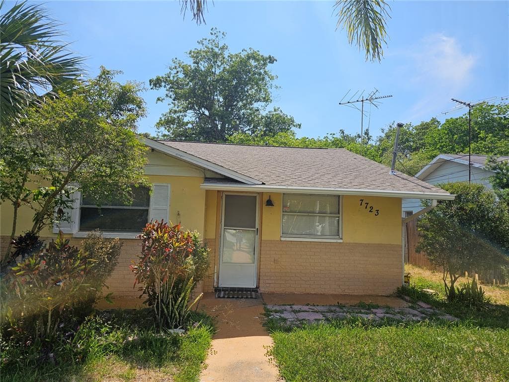 7723 CHAPEL AVENUE PORT RICHEY, FL 34668