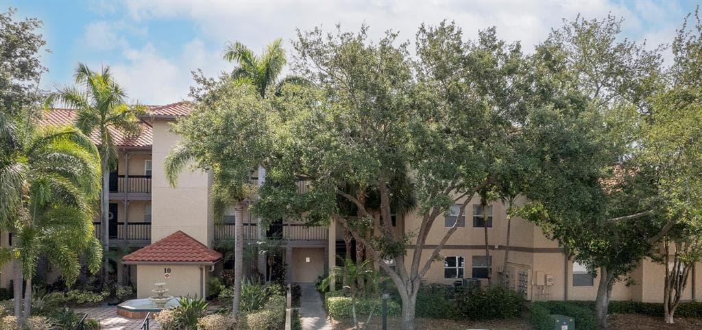 2400 FEATHER SOUND DRIVE UNIT 1015 CLEARWATER, FL 33762
