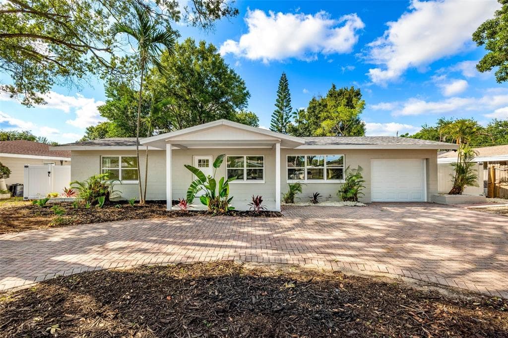 815 72ND AVENUE N ST PETERSBURG, FL 33702