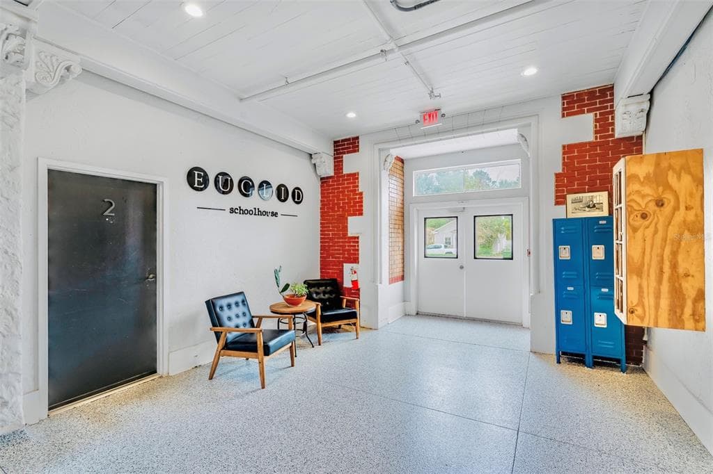 1090 10TH STREET N UNIT 3 ST PETERSBURG, FL 33705