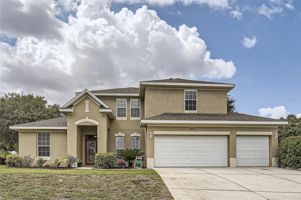 9645 SPRING LAKE DRIVE CLERMONT, FL 34711