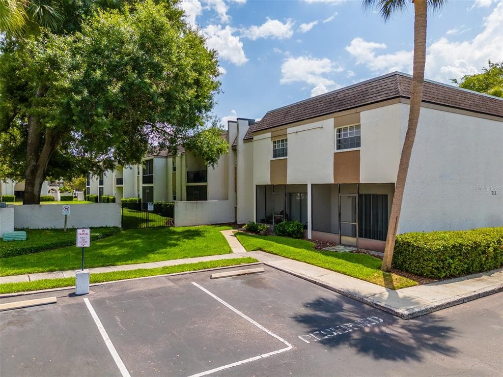 711 RUSSELL LANE UNIT 238 BRANDON, FL 33510