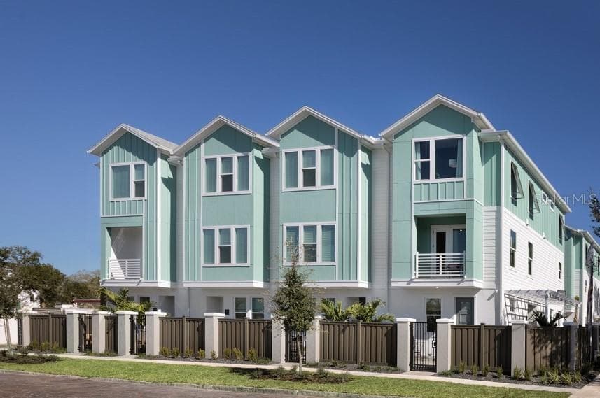 99 28TH STREET S ST PETERSBURG, FL 33712