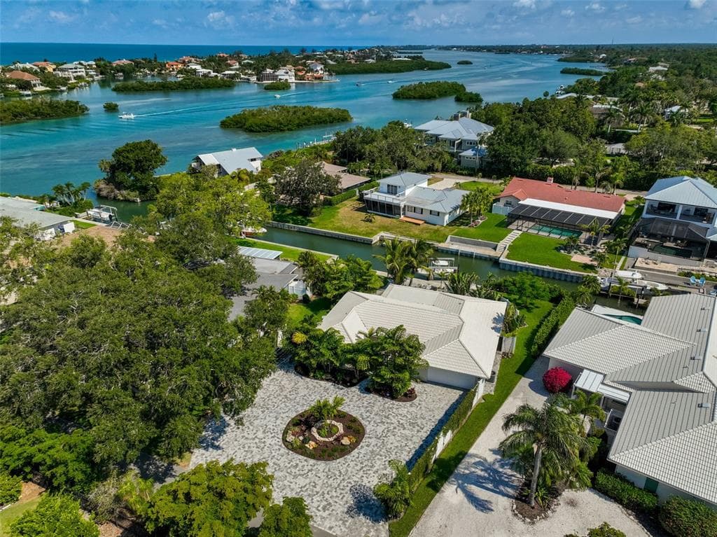 611 RAMBLIN ROSE LANE NOKOMIS, FL 34275