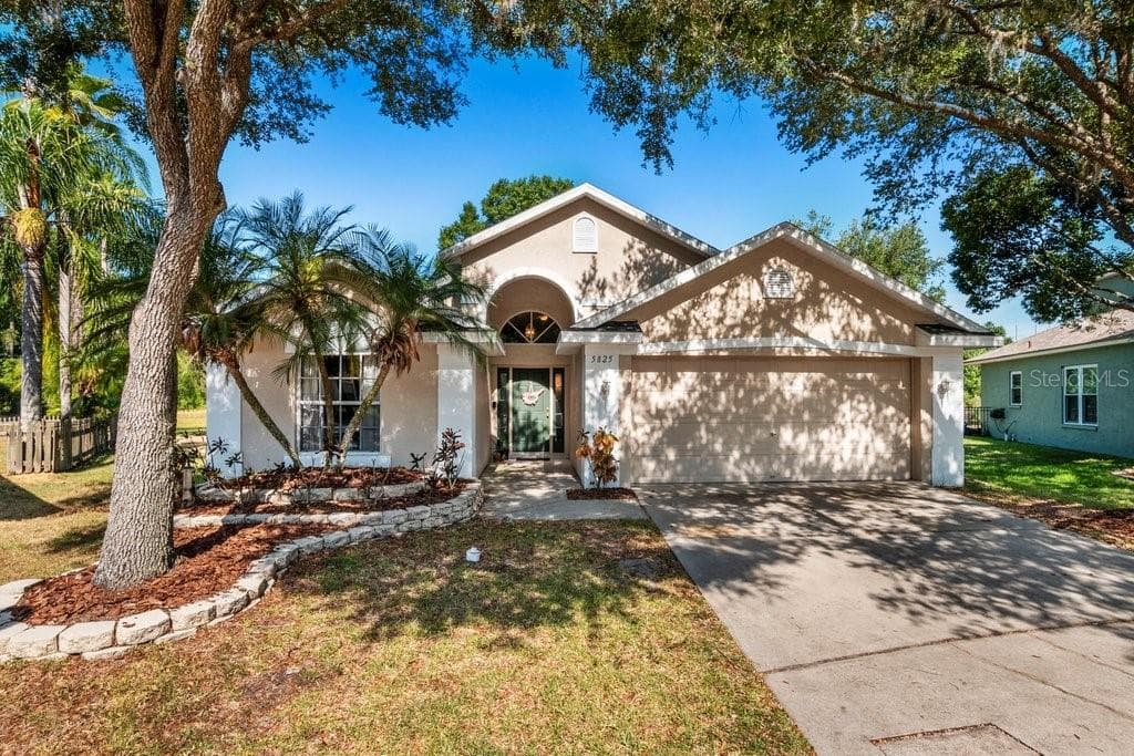 5825 HAWKWOOD COURT LITHIA, FL 33547