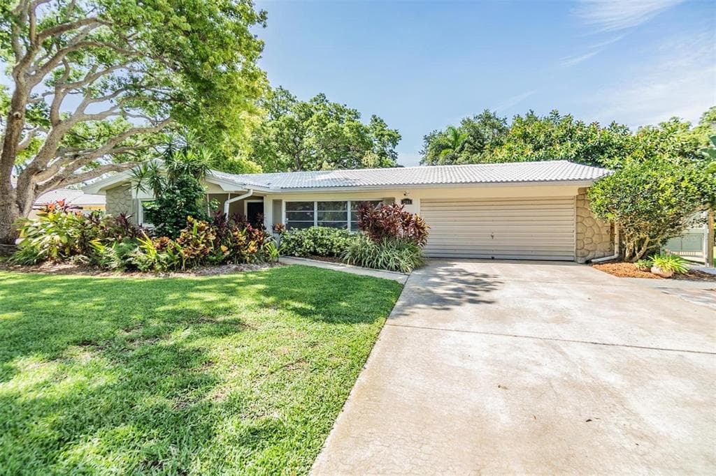 2301 WILLIAMS DRIVE