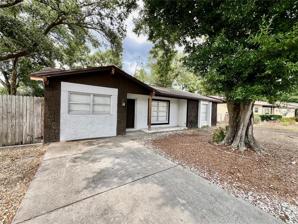 503 FALKIRK AVENUE VALRICO, FL 33594