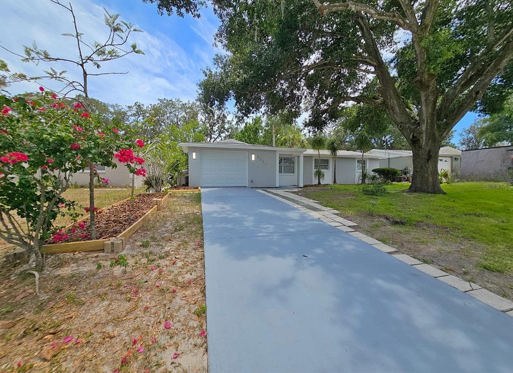 5532 FRONT DRIVE HOLIDAY, FL 34690