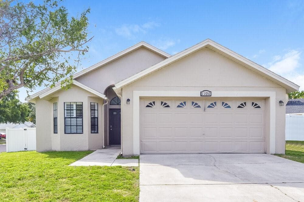 1100 HACKBERRY DRIVE ORLANDO, FL 32825