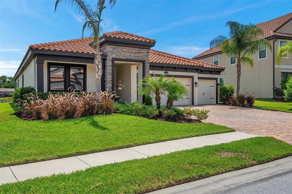 1921 VIA LAGO DRIVE LAKELAND, FL 33810