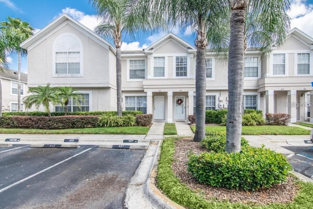 427 KENSINGTON LAKE CIRCLE BRANDON, FL 33511