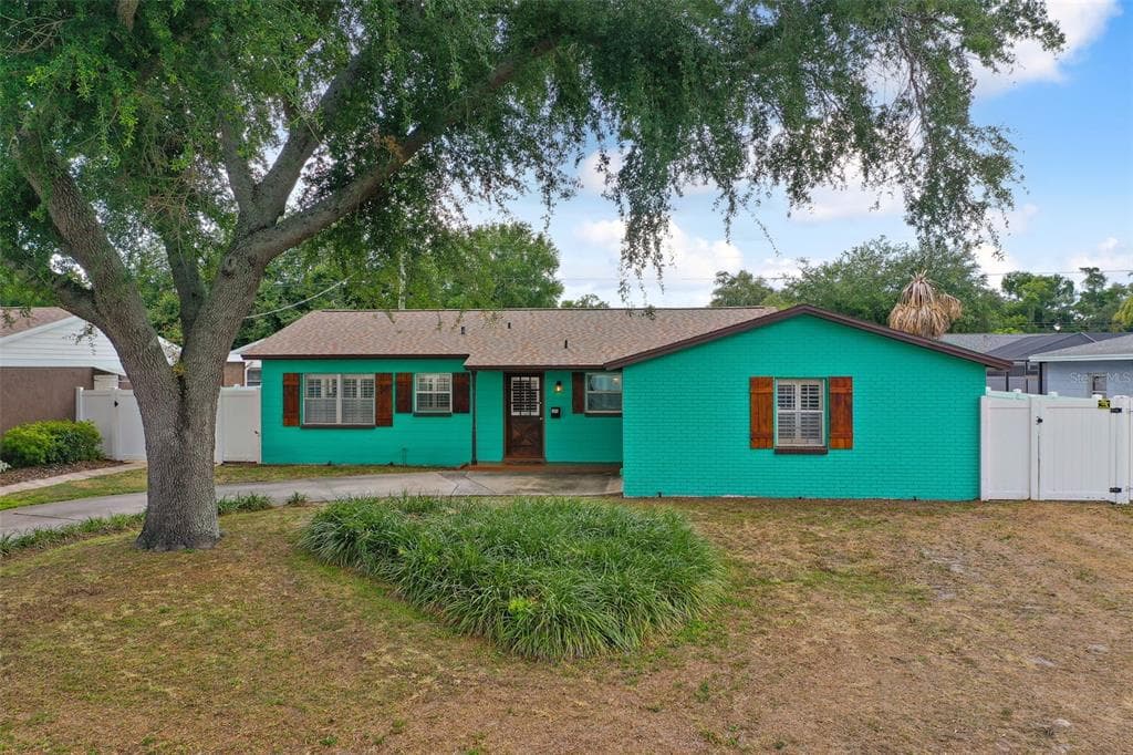7816 LAKESIDE BOULEVARD TAMPA, FL 33614