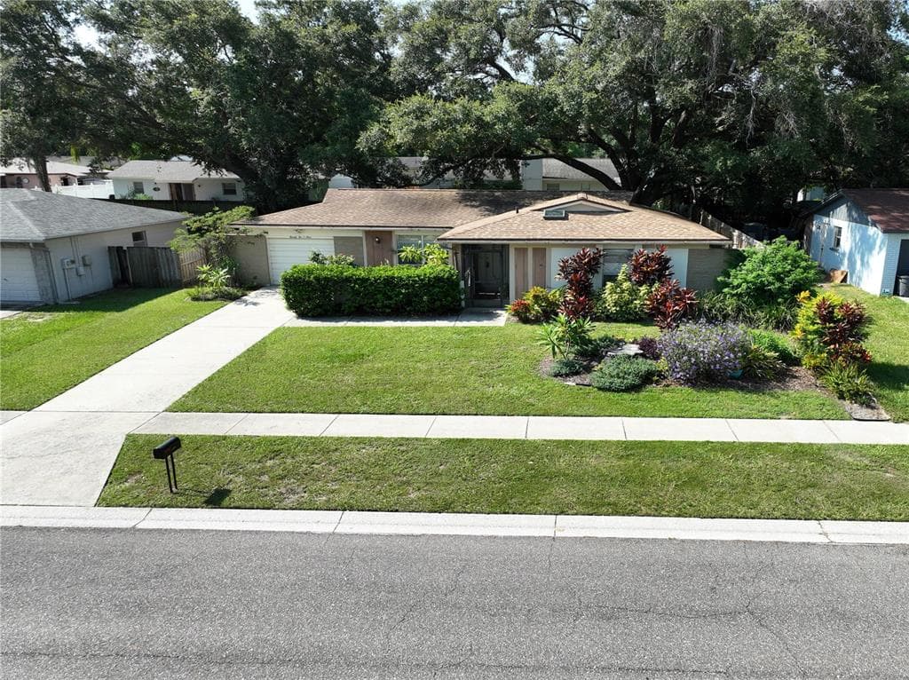 2209 WHITNEY PLACE VALRICO, FL 33594