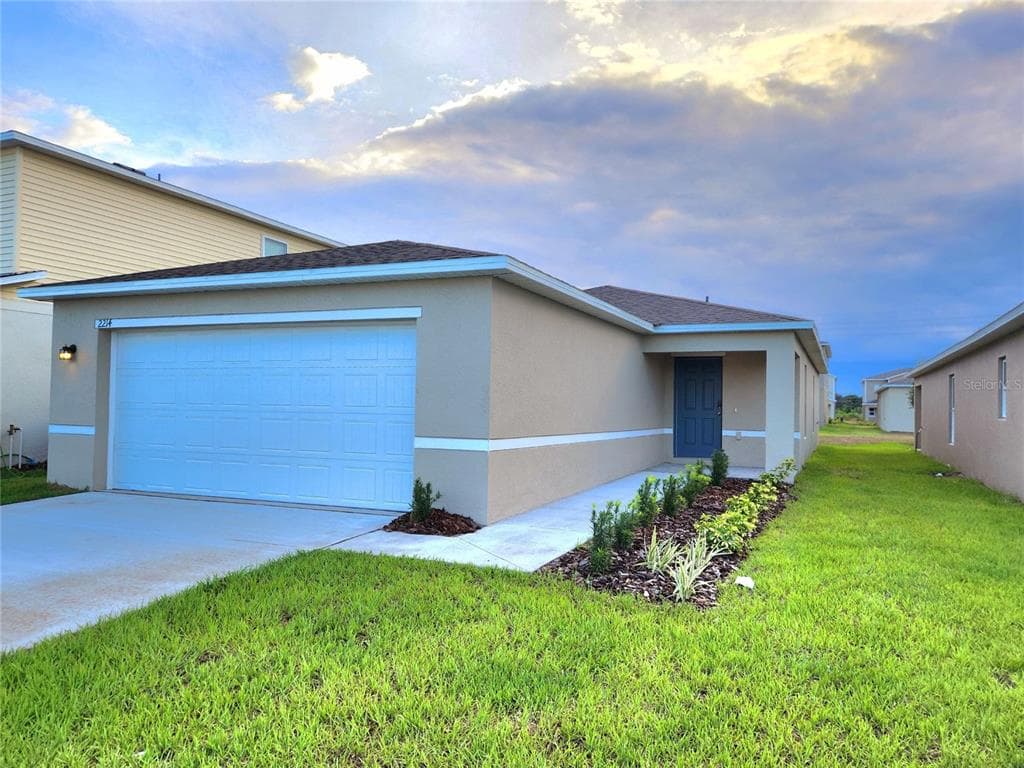 2214 MAJESTIC SPAN AVENUE EAGLE LAKE, FL 33839