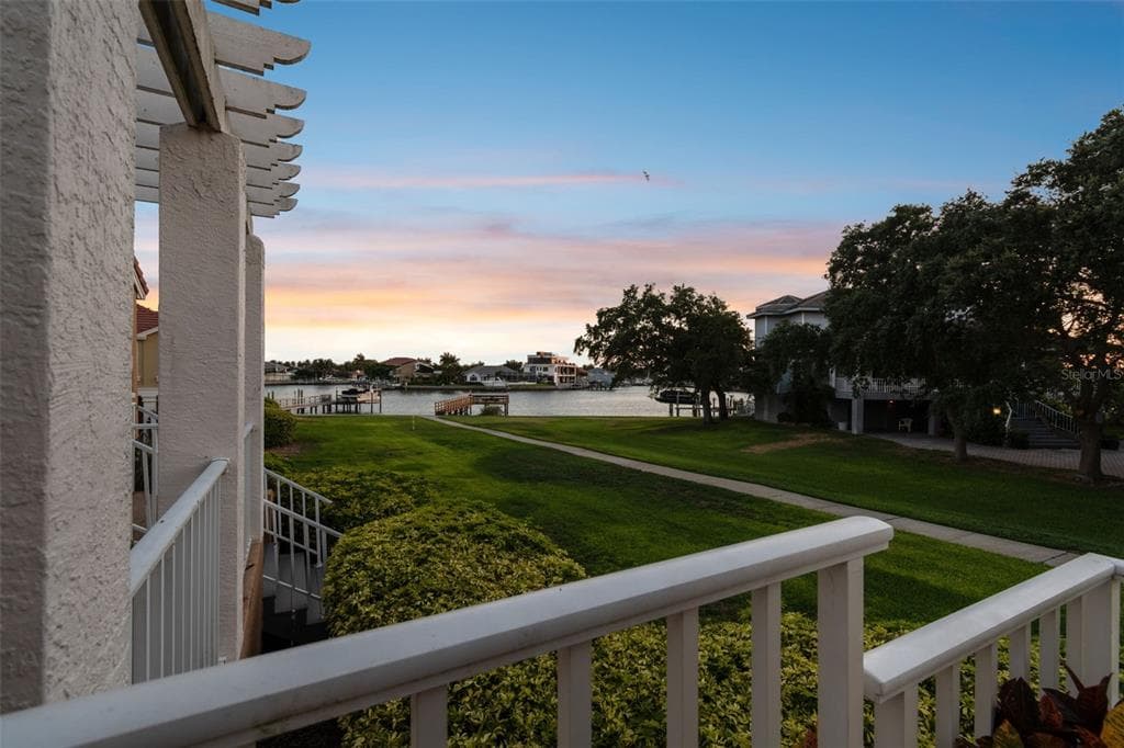 26 JEFFERSON COURT S ST PETERSBURG, FL 33711