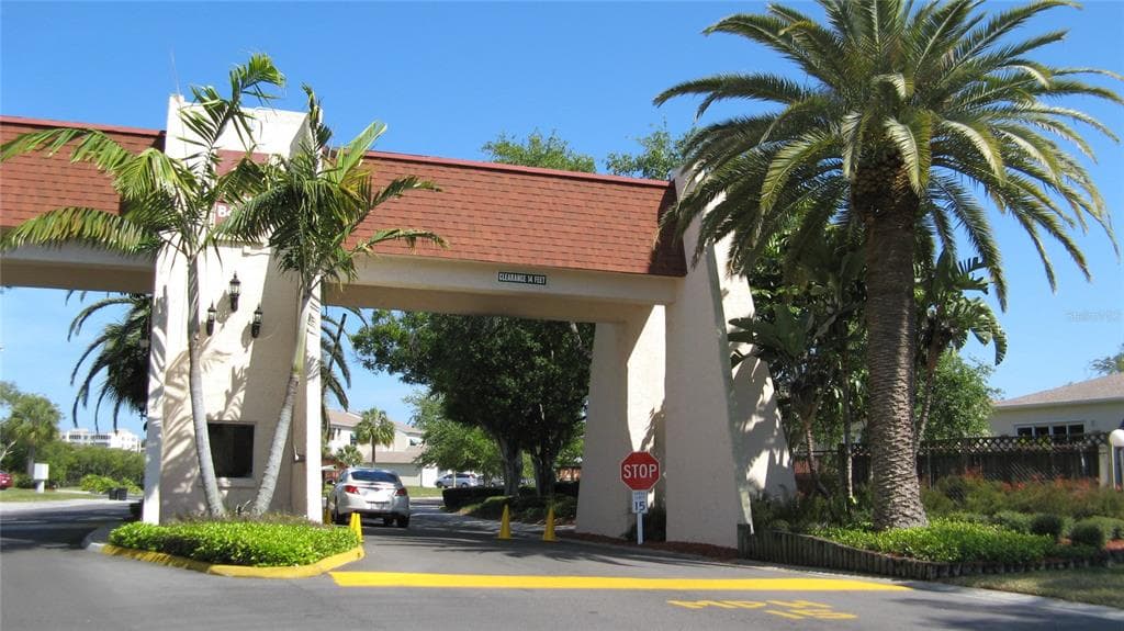 6475 SHORELINE DRIVE UNIT 5302 ST PETERSBURG, FL 33708
