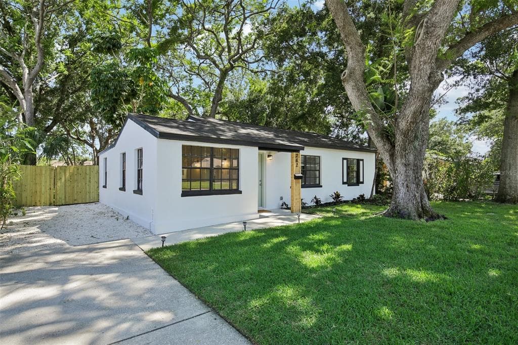 262 41ST AVENUE NE ST PETERSBURG, FL 33703