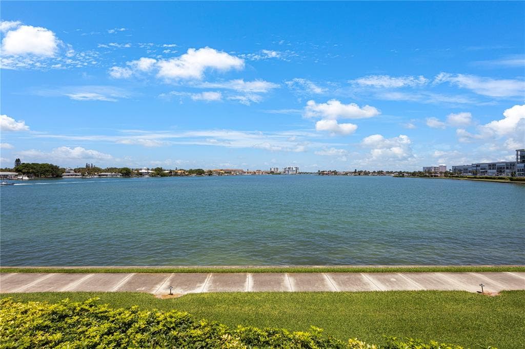 7922 SAILBOAT KEY BOULEVARD S UNIT 104 SOUTH PASADENA, FL 33707