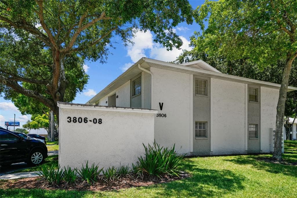 3806 N OAK DRIVE UNIT V12 TAMPA, FL 33611