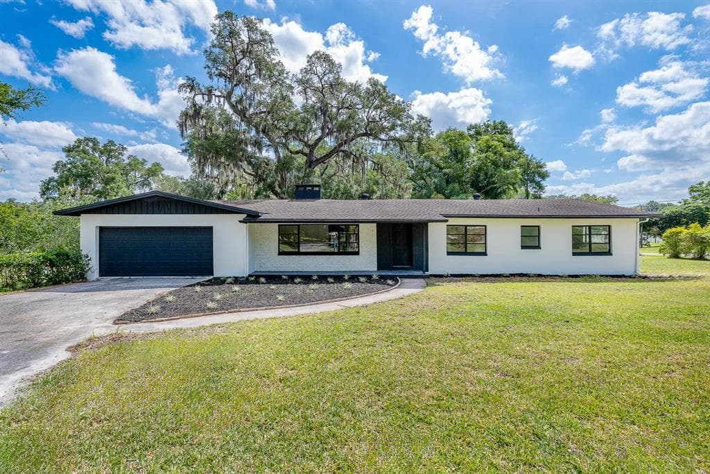 1015 OAK LANE APOPKA, FL 32703
