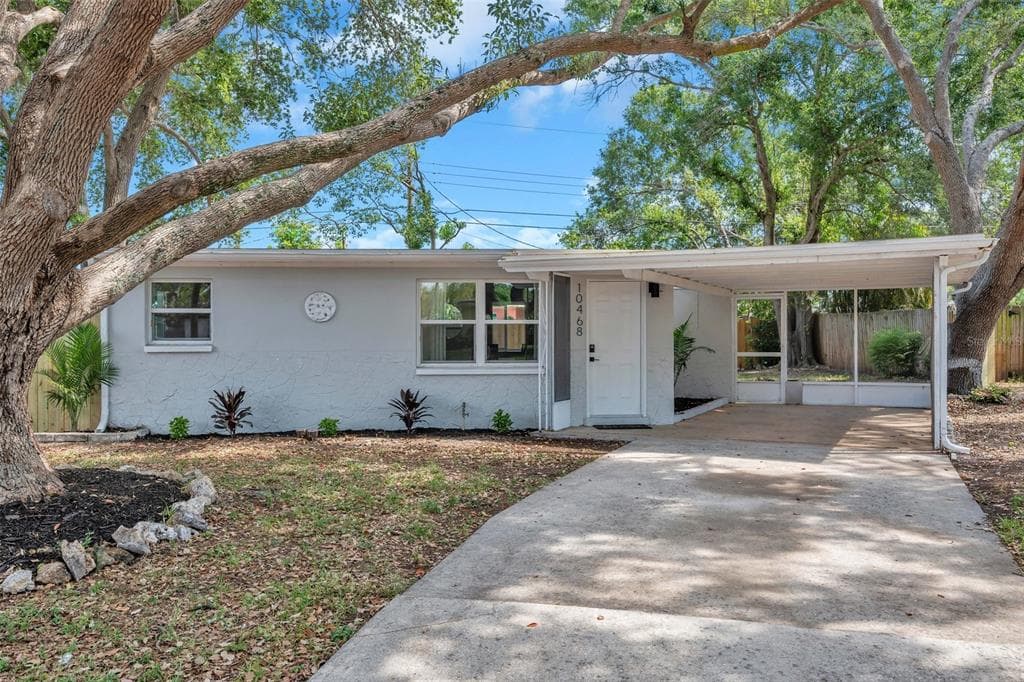 10468 121ST AVENUE LARGO, FL 33773