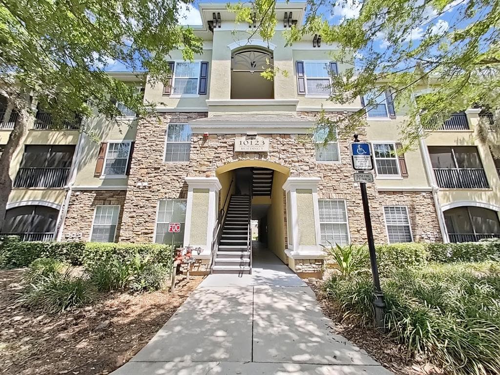 10123 COURTNEY PALMS BOULEVARD UNIT 303 TAMPA, FL 33619