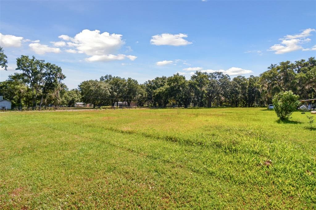 7123 CHARLES HUMPHREY ROAD PLANT CITY, FL 33565