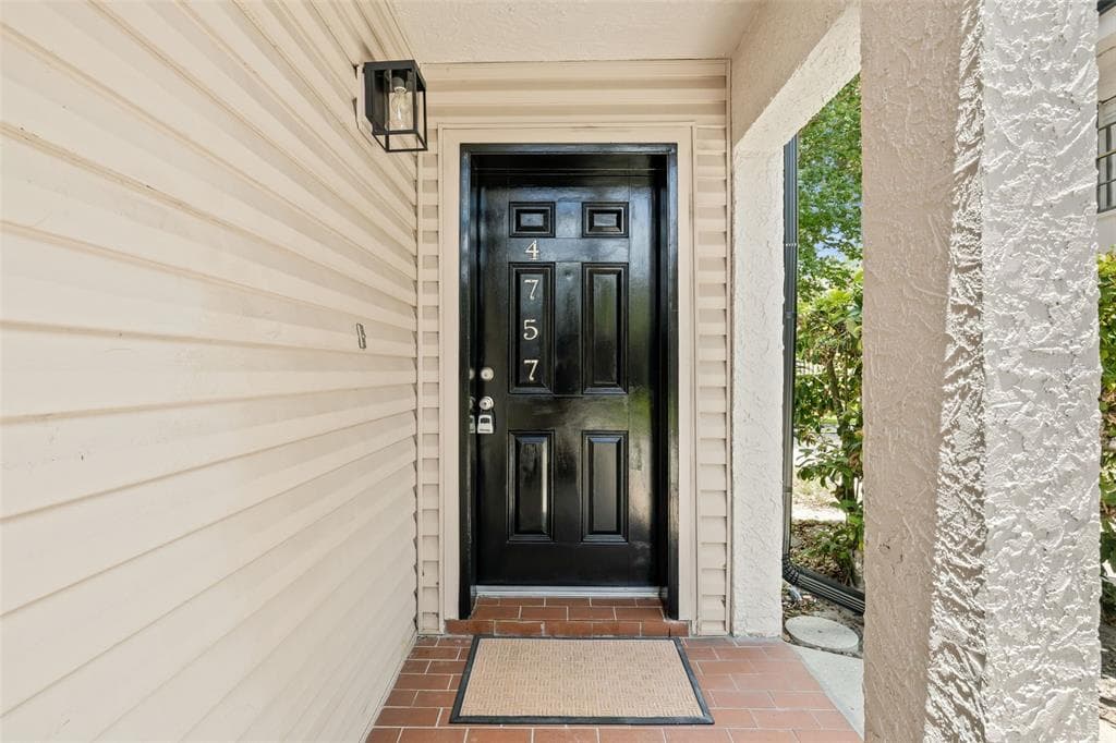 4757 PURITAN CIR UNIT 404 TAMPA, FL 33617