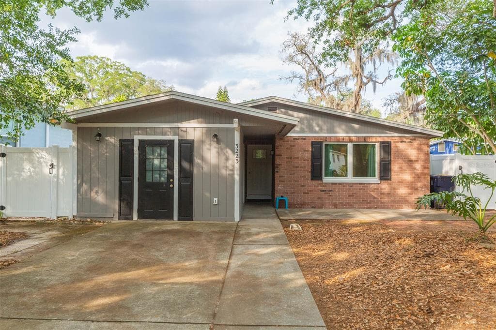 3223 W VICTORIA AVENUE TAMPA, FL 33611