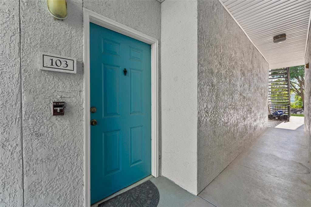 5705 LEGACY CRESCENT PLACE UNIT 103 RIVERVIEW, FL 33578