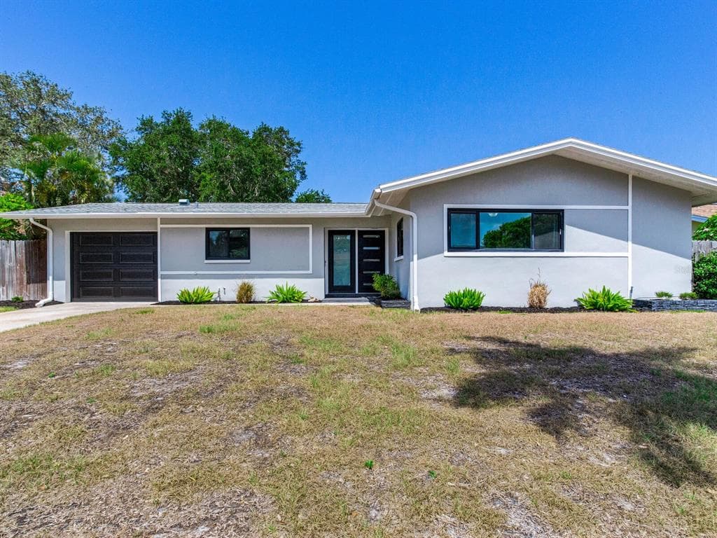 1346 HILL DRIVE LARGO, FL 33770