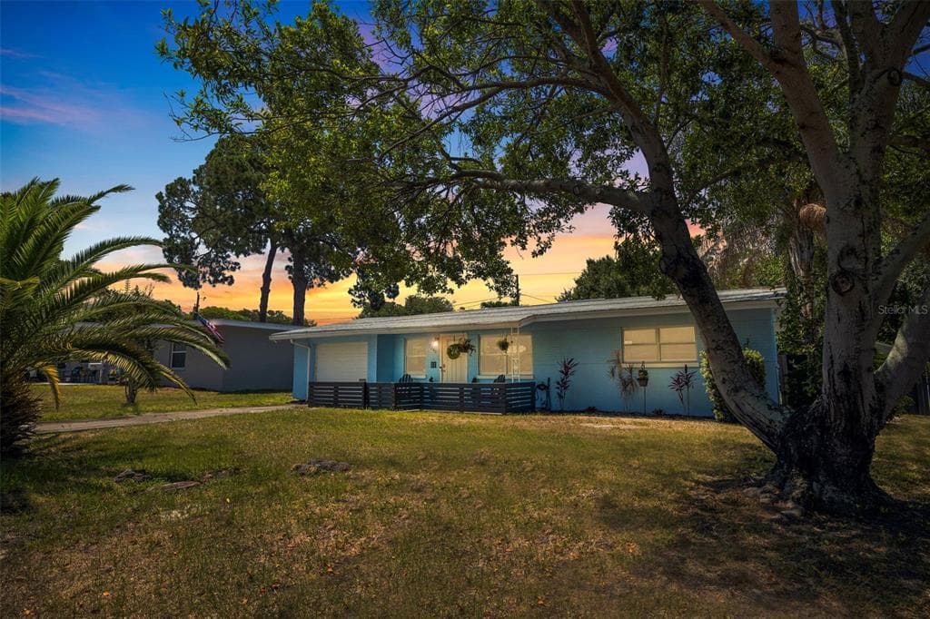 5280 OXFORD AVENUE N ST PETERSBURG, FL 33710
